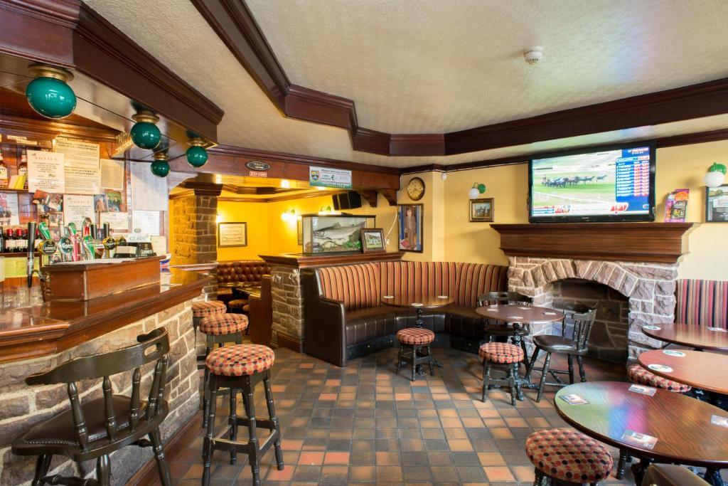 Larkin'S Pub, Restaurant, And B&B Milltown  Exterior foto