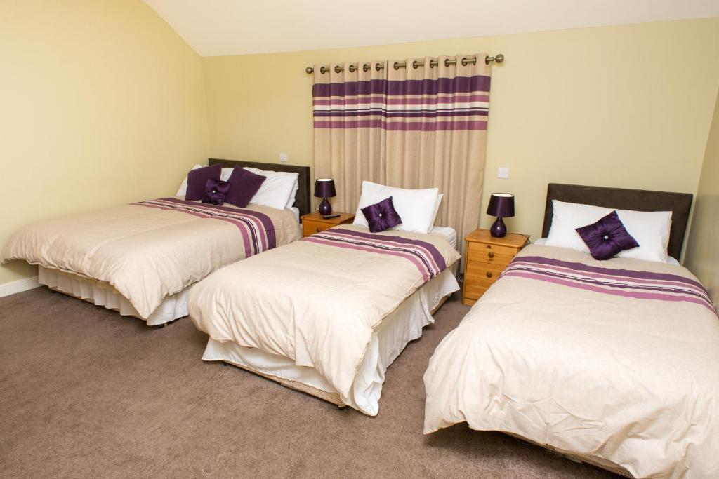 Larkin'S Pub, Restaurant, And B&B Milltown  Habitación foto