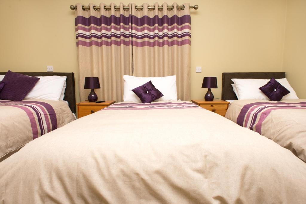 Larkin'S Pub, Restaurant, And B&B Milltown  Habitación foto