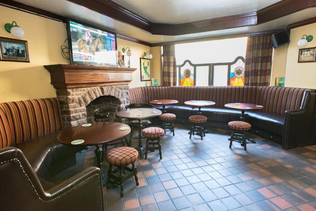 Larkin'S Pub, Restaurant, And B&B Milltown  Exterior foto