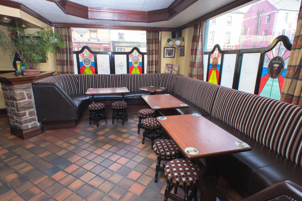 Larkin'S Pub, Restaurant, And B&B Milltown  Exterior foto