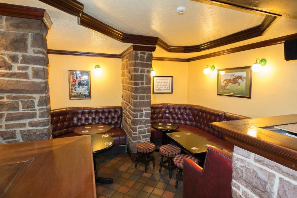 Larkin'S Pub, Restaurant, And B&B Milltown  Exterior foto